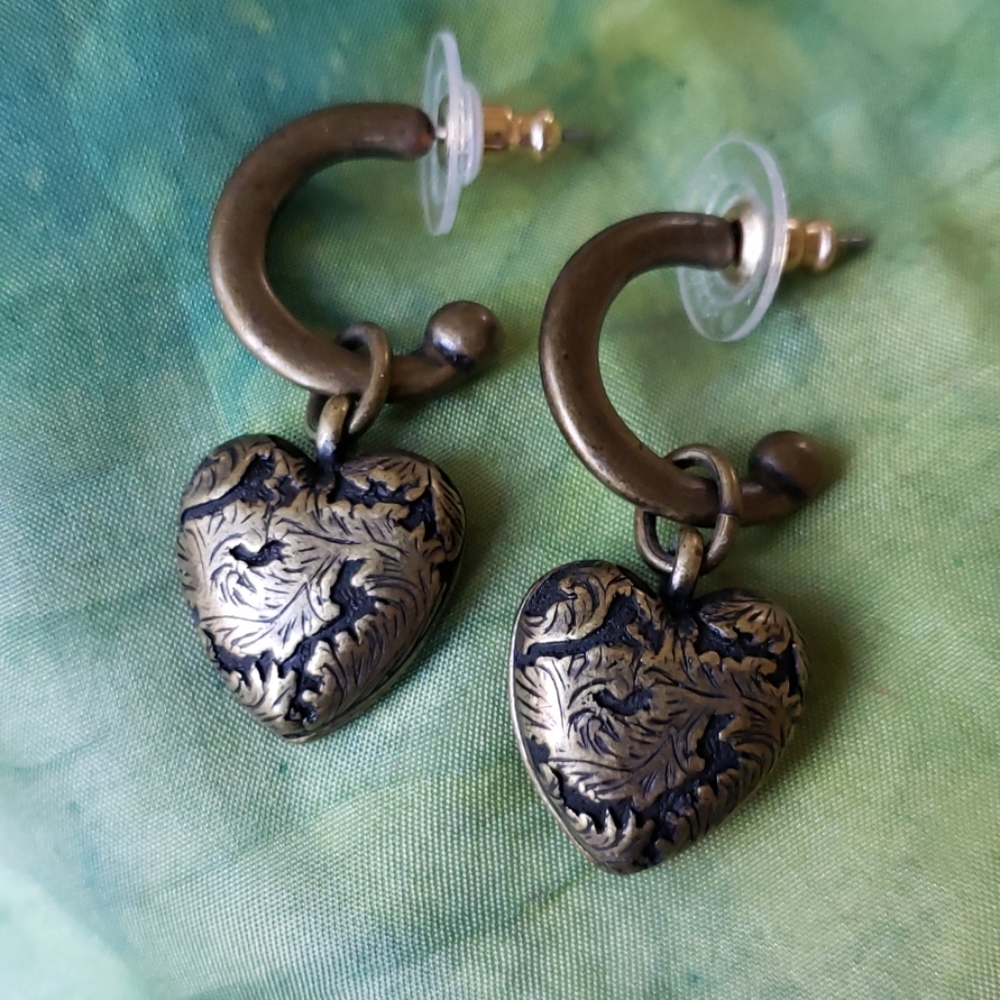 VTG J. Rivers antiqued gold color heart earrings - Picture 2 of 4